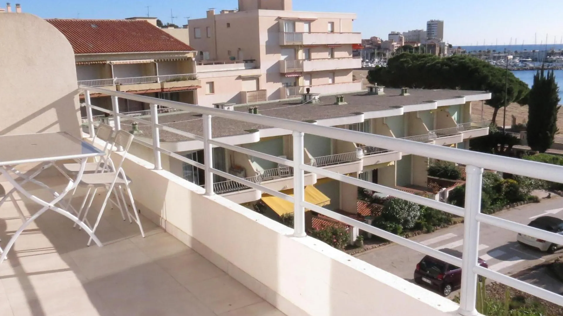 Appartement T2 Face A La Mer Avec Terrasse En Centre-Ville - Sainte-Maxime - Fr-1-780-48